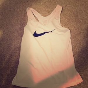 Nike kids medium tank